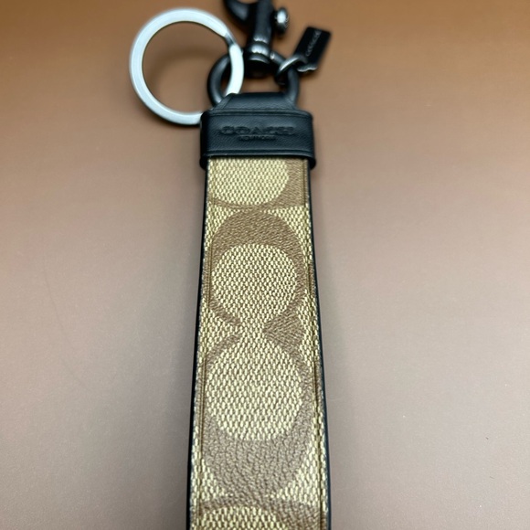 Coach Loop Key Fob In Signature Canvas NWOT - Picture 4 of 9